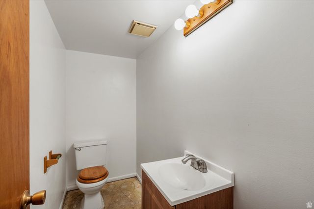 6048 S 2075 E, Holladay, UT 84121