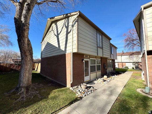 6048 S 2075 E, Holladay, UT 84121