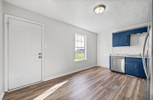 2040 Carneal Ln, Oak Grove, KY 42262