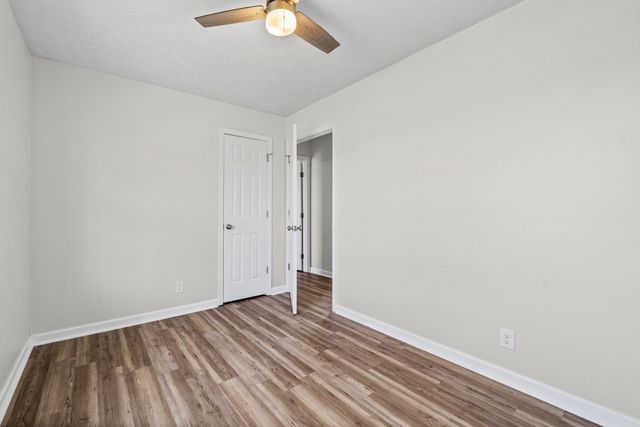 2040 Carneal Ln, Oak Grove, KY 42262