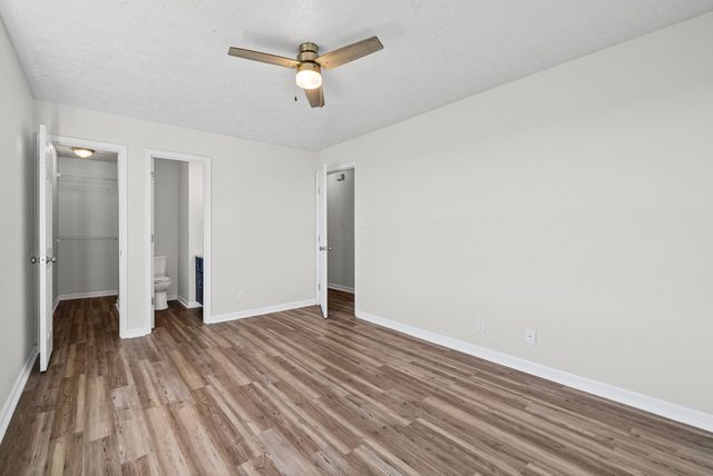 2040 Carneal Ln, Oak Grove, KY 42262