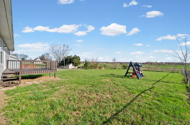 2040 Carneal Ln, Oak Grove, KY 42262