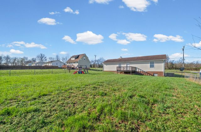 2040 Carneal Ln, Oak Grove, KY 42262