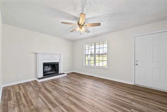 2040 Carneal Ln, Oak Grove, KY 42262