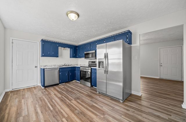 2040 Carneal Ln, Oak Grove, KY 42262