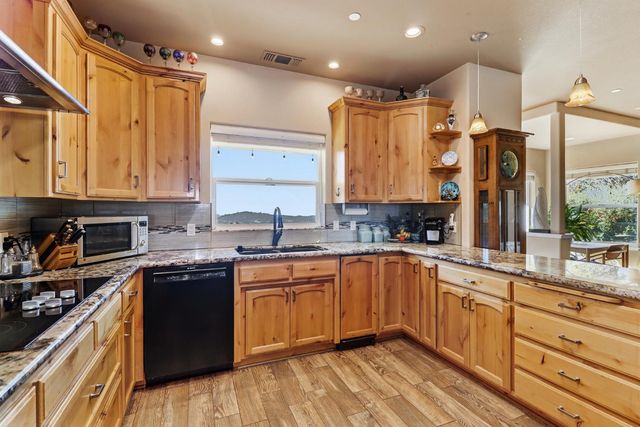 12655 Newell Pl, Grass Valley, CA 95949