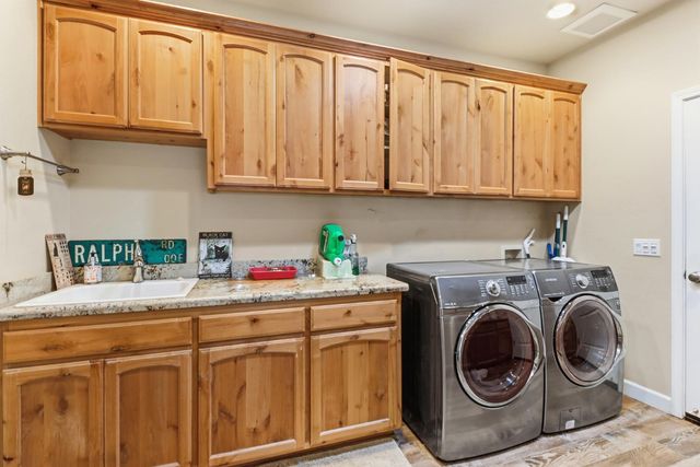 12655 Newell Pl, Grass Valley, CA 95949