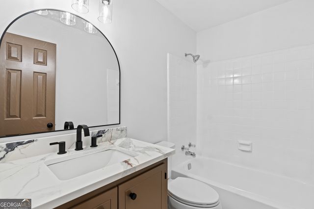 4566 Brandon Drive SW, Lilburn, GA 30047