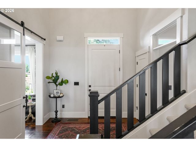 4040 VICTOR POINT Rd Ne, Silverton, OR 97381