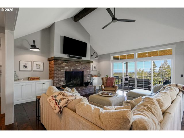 4040 VICTOR POINT Rd Ne, Silverton, OR 97381