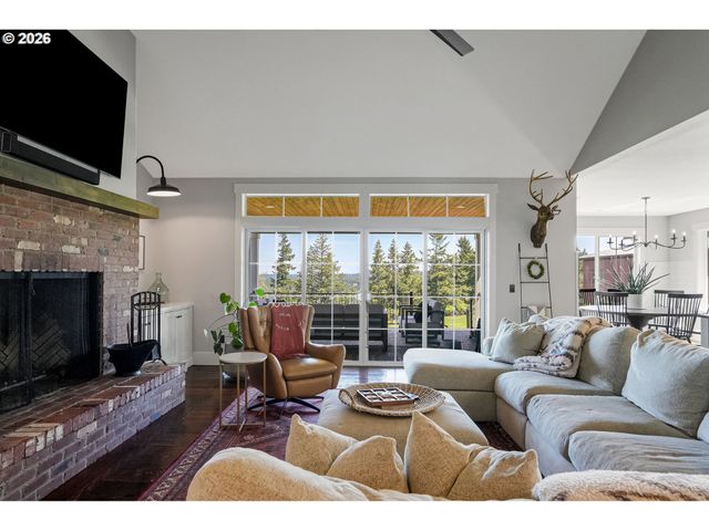 4040 VICTOR POINT Rd Ne, Silverton, OR 97381