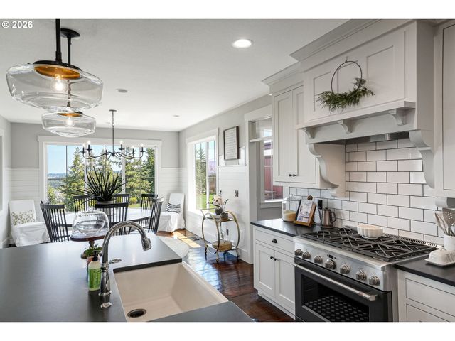 4040 VICTOR POINT Rd Ne, Silverton, OR 97381