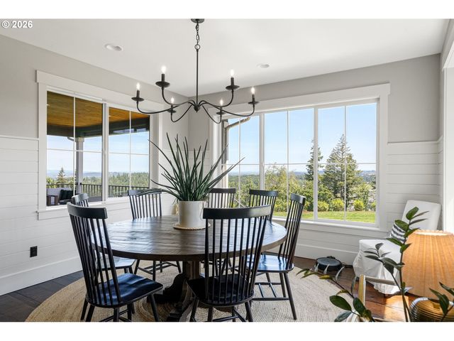 4040 VICTOR POINT Rd Ne, Silverton, OR 97381