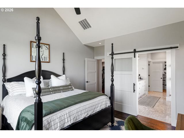 4040 VICTOR POINT Rd Ne, Silverton, OR 97381