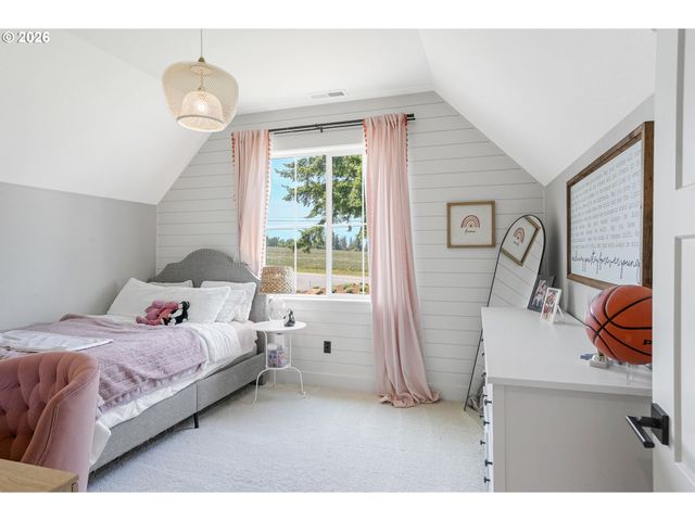 4040 VICTOR POINT Rd Ne, Silverton, OR 97381