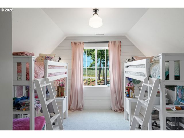 4040 VICTOR POINT Rd Ne, Silverton, OR 97381