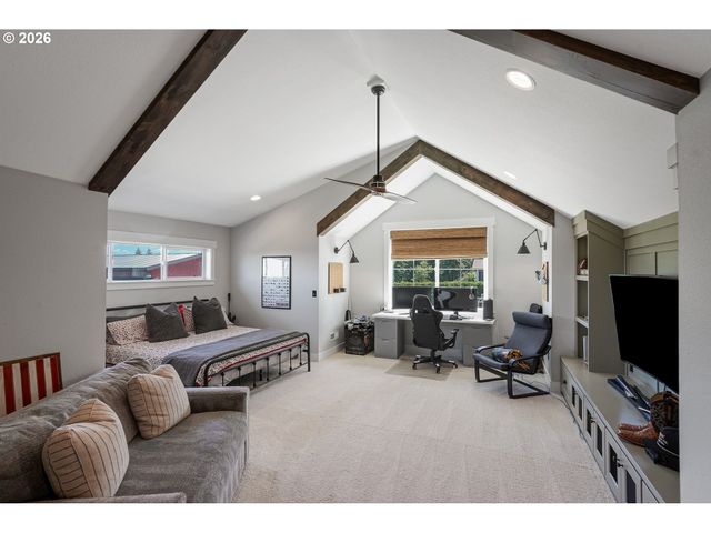 4040 VICTOR POINT Rd Ne, Silverton, OR 97381