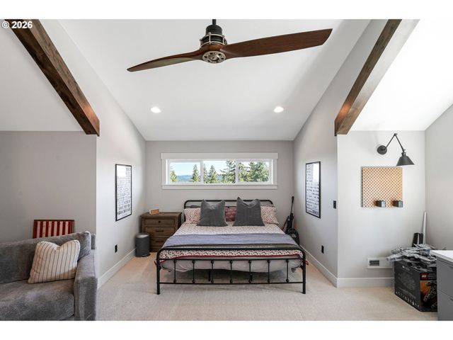 4040 VICTOR POINT Rd Ne, Silverton, OR 97381