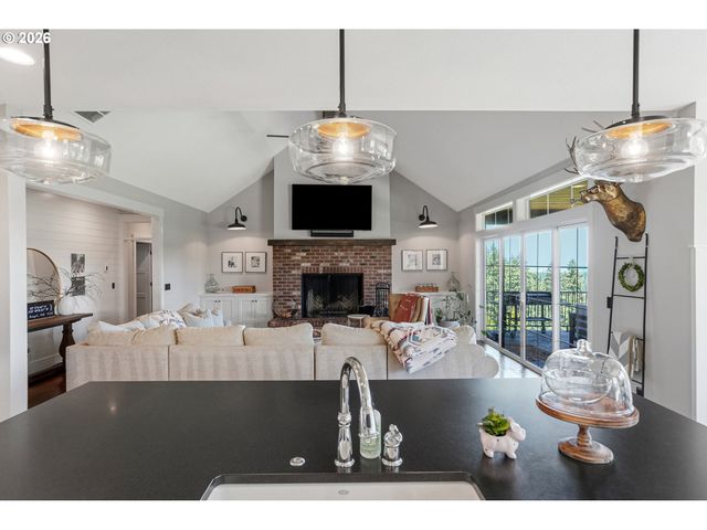 4040 VICTOR POINT Rd Ne, Silverton, OR 97381