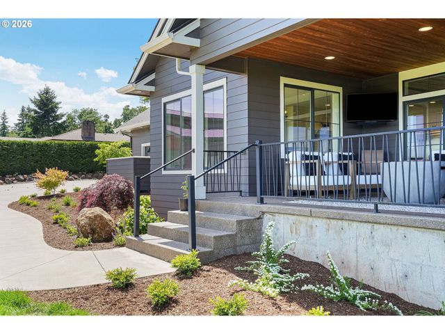 4040 VICTOR POINT Rd Ne, Silverton, OR 97381