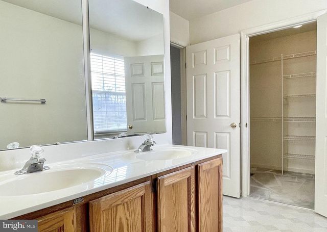 1 GREYSTONE PL, Stafford, VA 22554