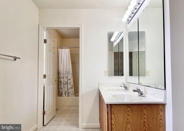 1 GREYSTONE PL, Stafford, VA 22554