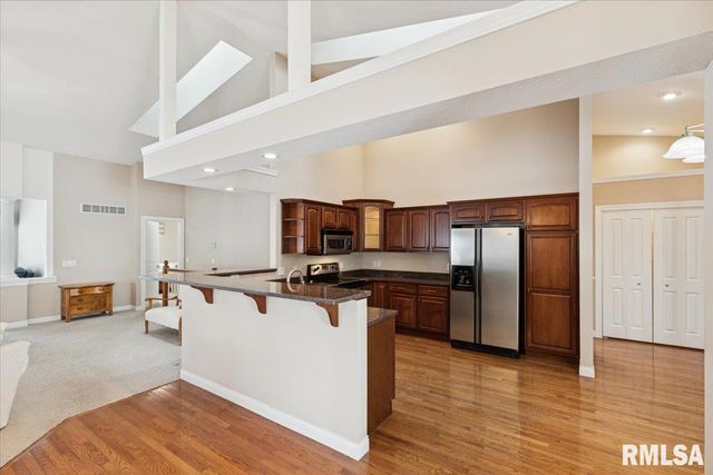 707 Wells Fargo Trail, Le Claire, IA 52753