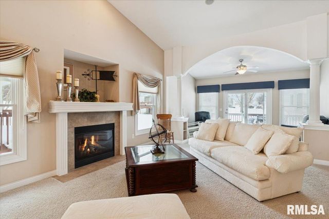 707 Wells Fargo Trail, Le Claire, IA 52753