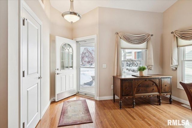 707 Wells Fargo Trail, Le Claire, IA 52753