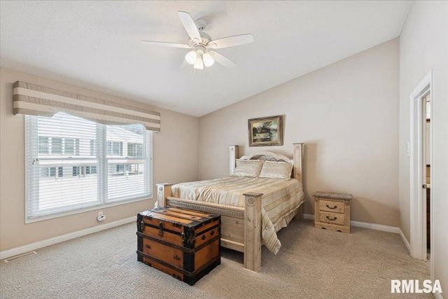 707 Wells Fargo Trail, Le Claire, IA 52753