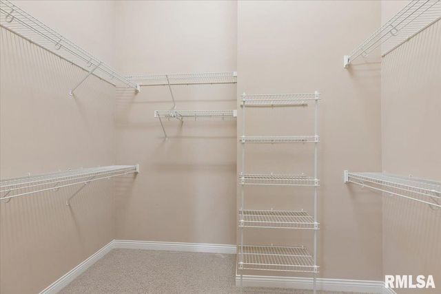 707 Wells Fargo Trail, Le Claire, IA 52753