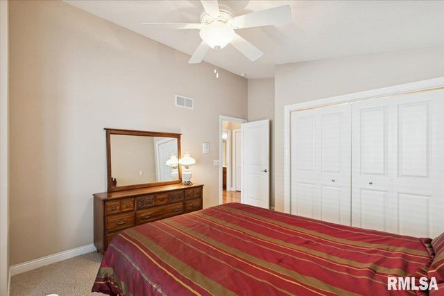 707 Wells Fargo Trail, Le Claire, IA 52753