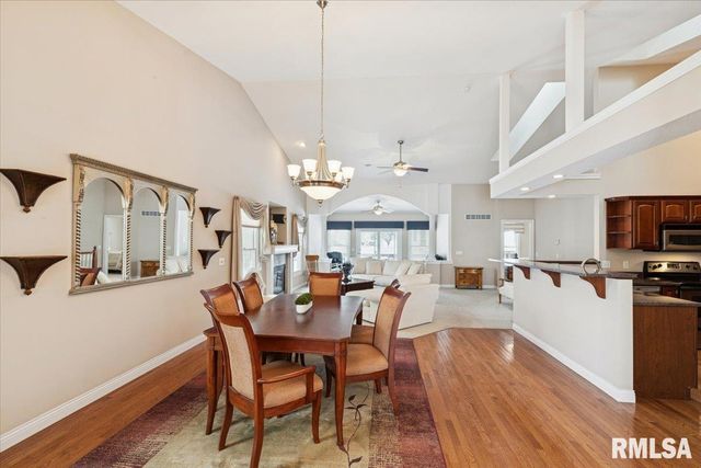 707 Wells Fargo Trail, Le Claire, IA 52753