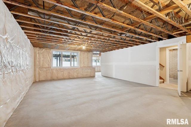 707 Wells Fargo Trail, Le Claire, IA 52753