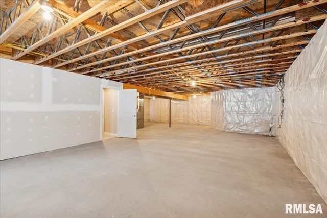 707 Wells Fargo Trail, Le Claire, IA 52753