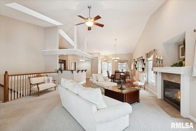 707 Wells Fargo Trail, Le Claire, IA 52753