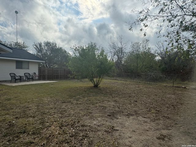 303 DRY HOLLOW RD, La Vernia, TX 78121