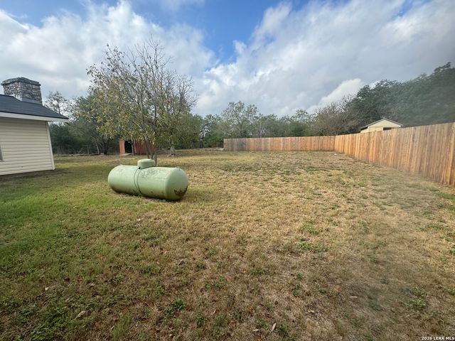 303 DRY HOLLOW RD, La Vernia, TX 78121