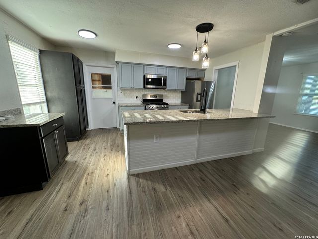 303 DRY HOLLOW RD, La Vernia, TX 78121