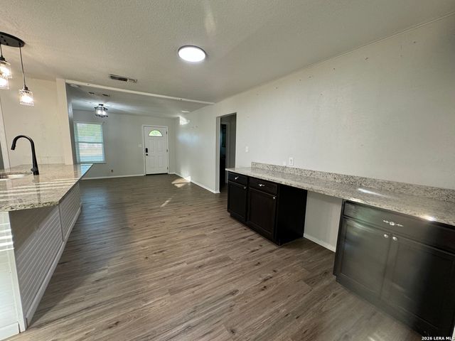 303 DRY HOLLOW RD, La Vernia, TX 78121