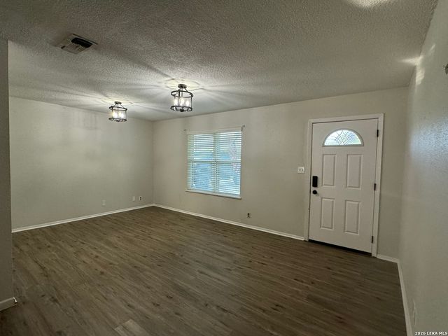 303 DRY HOLLOW RD, La Vernia, TX 78121