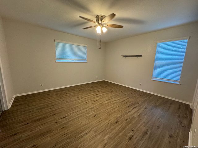 303 DRY HOLLOW RD, La Vernia, TX 78121