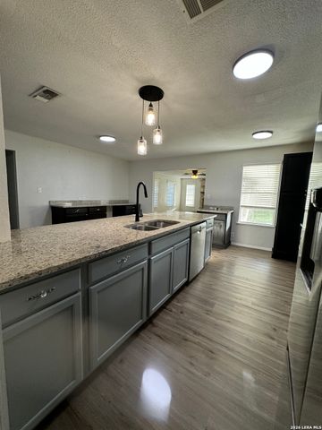 303 DRY HOLLOW RD, La Vernia, TX 78121