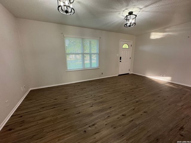 303 DRY HOLLOW RD, La Vernia, TX 78121