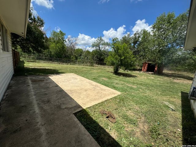 303 DRY HOLLOW RD, La Vernia, TX 78121