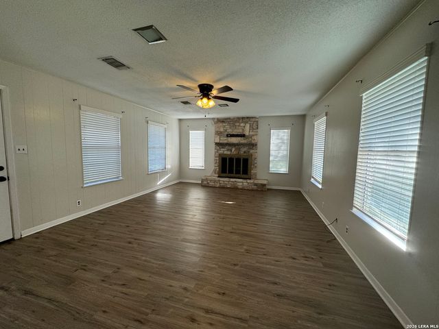 303 DRY HOLLOW RD, La Vernia, TX 78121