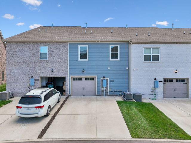 712 Hahn Ct, Lebanon, TN 37087