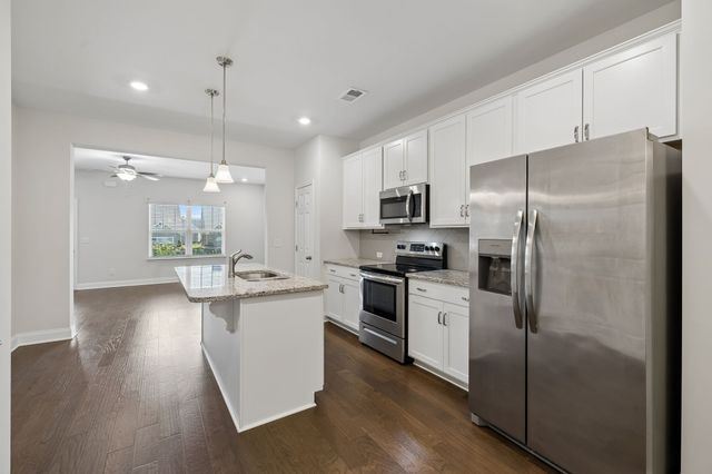 712 Hahn Ct, Lebanon, TN 37087