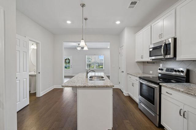 712 Hahn Ct, Lebanon, TN 37087