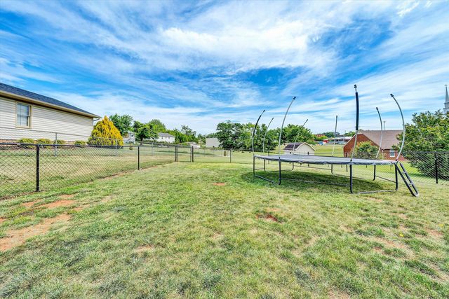 135 CENTER ST, Rocky Mount, VA 24151